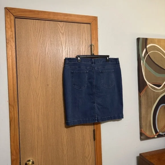 Charter Club Size 16 Solid Dark Blue Knee-Length Denim Skirt - EUC - Picture 2 of 4